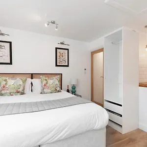 Modern Self Contained Cheltenham